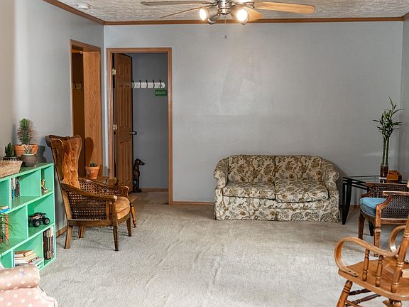 5th image of 290 Lake Dr