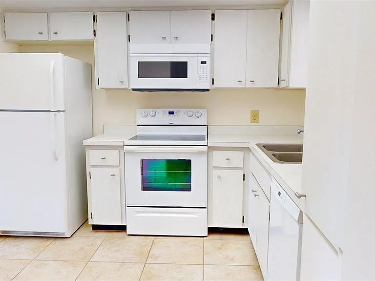 1213 Glen Oaks Dr E — Photo 13