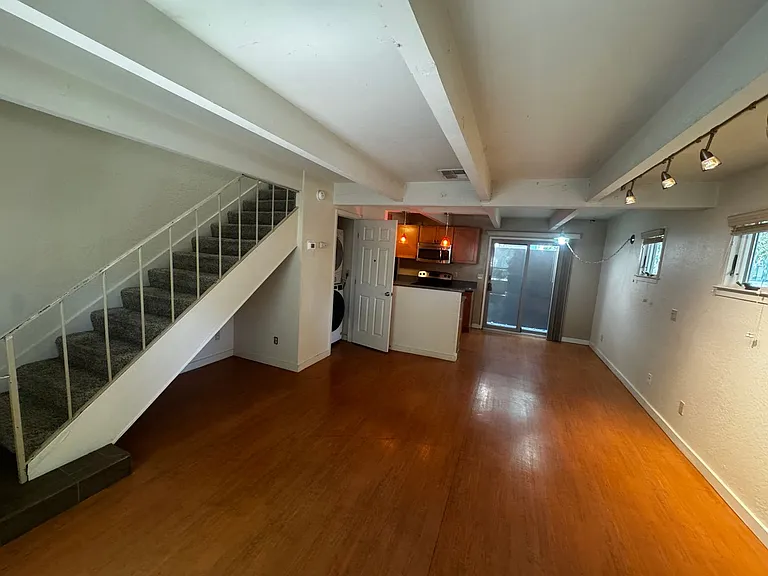 2110 H St — Photo 6
