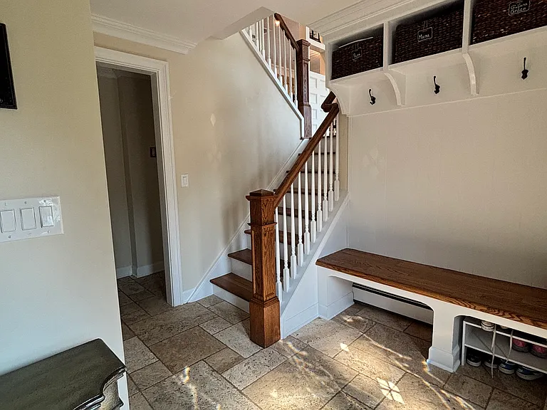 120 Pilgrim Dr — Photo 4