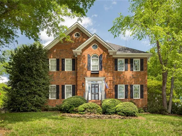 8124 Glengarriff Rd, Clemmons, NC 27012
