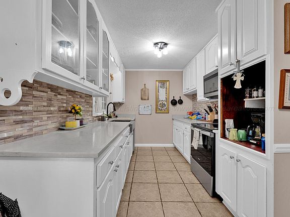 2nd image of 304 6th St W