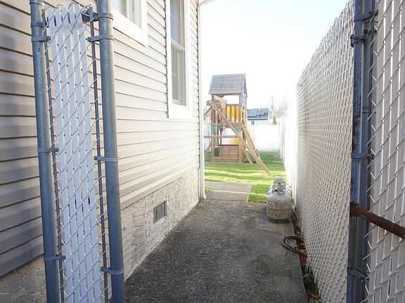 5th image of 19 Gillard Ave