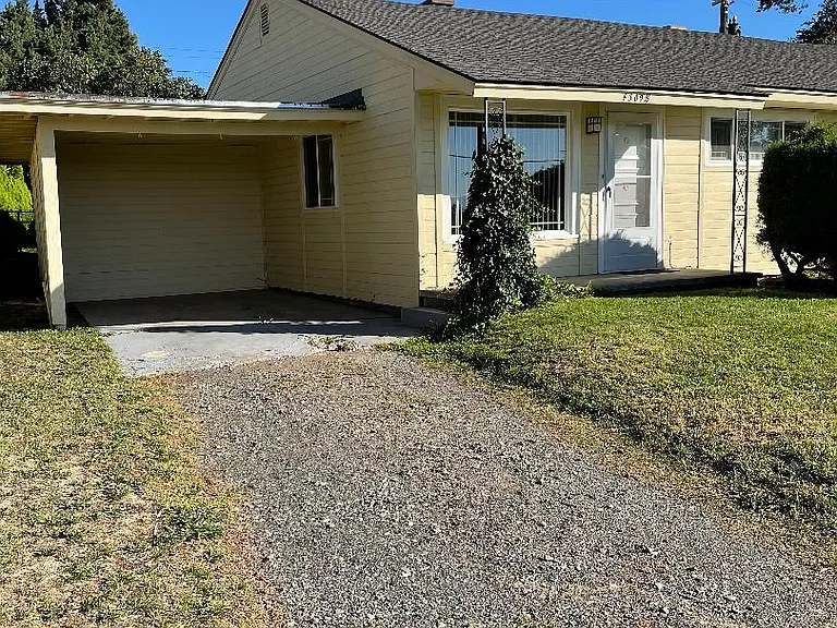 4309 1/2 Maple Ct — Photo 2