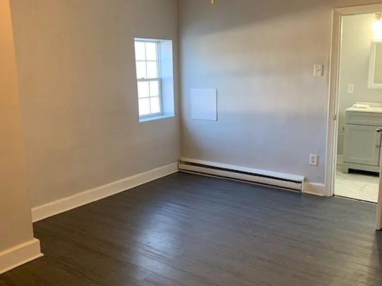 605 E Howard St — Photo 7