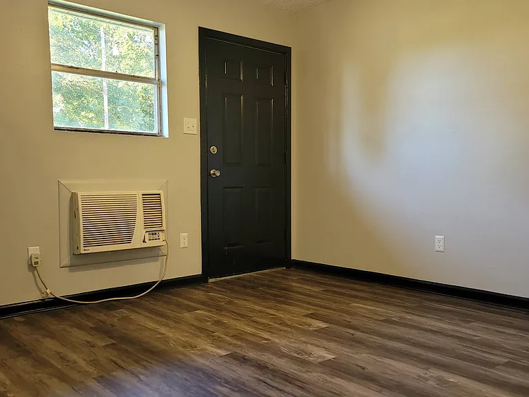 4324 Union Ave — Photo 2