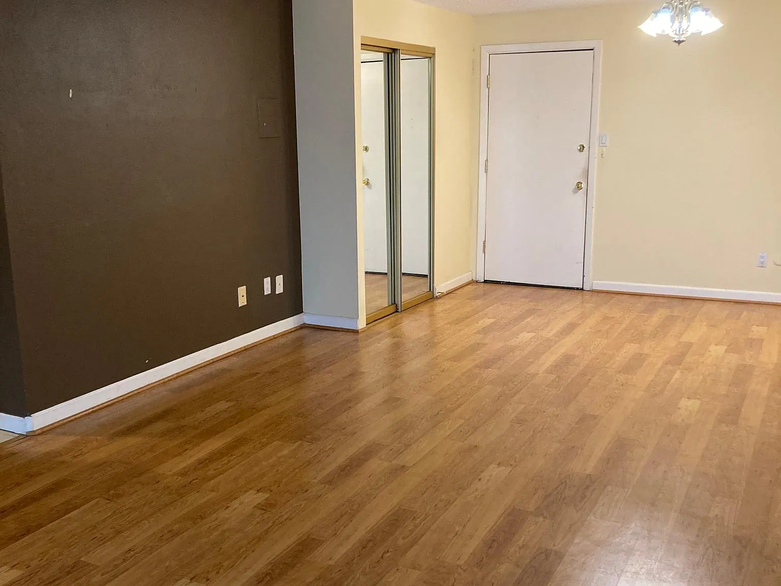 1 bed, 800 sqft, $1,300 — Photo 1