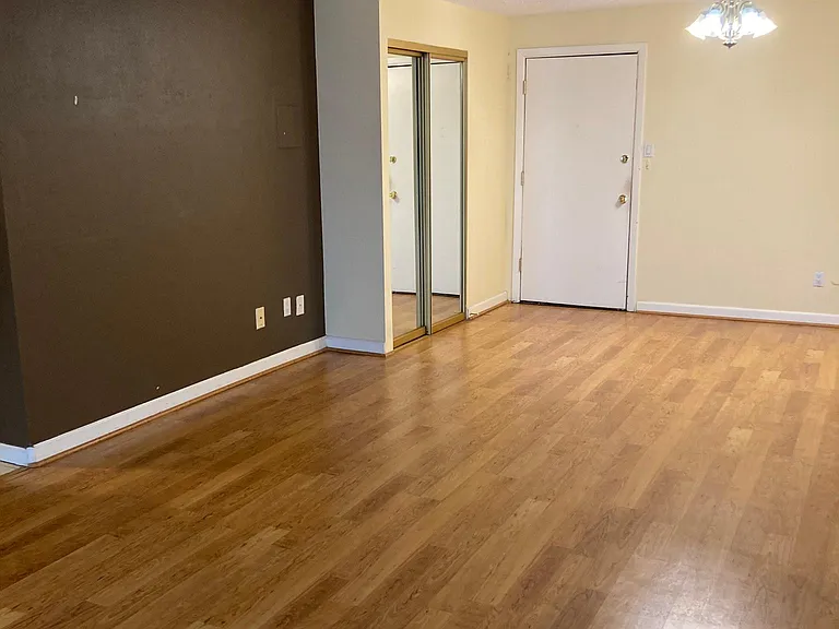 2 Adams St #909 — Photo 1