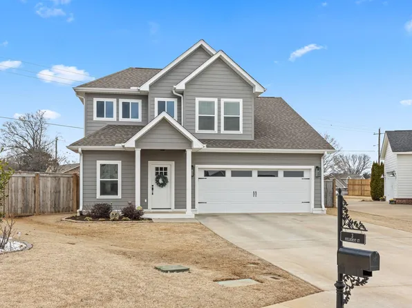 3 Fieldcrest Ct, Muscle Shoals, AL 35661