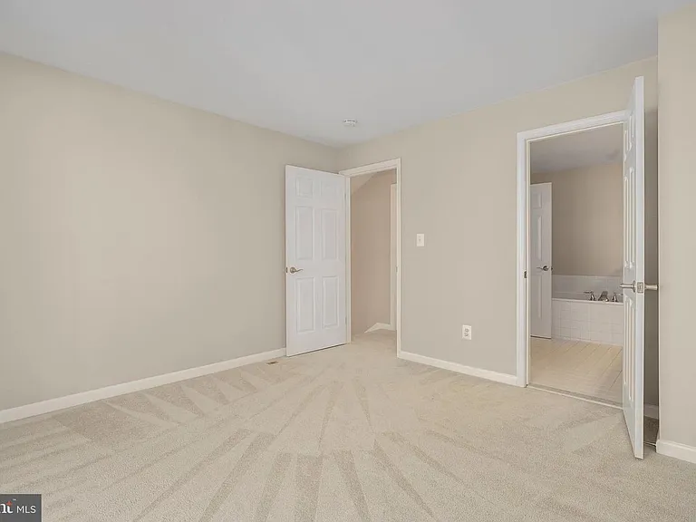 UPPER LEVEL BEDROOM/OFFICE