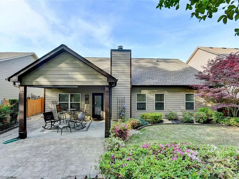 2130 Line Dr — Photo 4