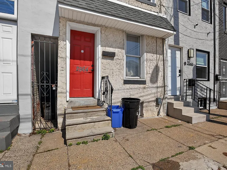 2564 Collins St — Photo 23