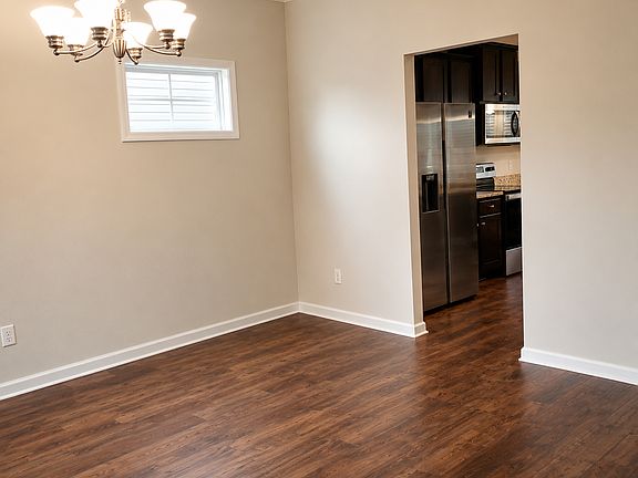 3rd image of 423 Kingsley View Rd