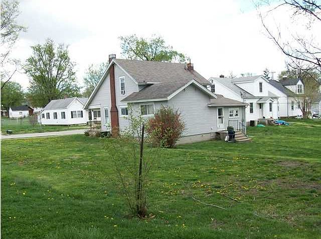 2nd image of 207 SE 7th St