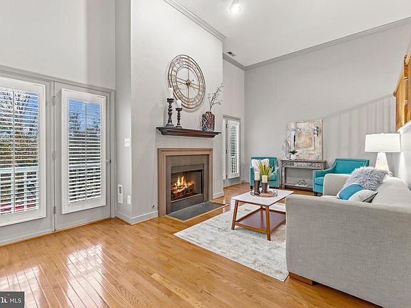 4th image of 3818 Woodlawn Ct