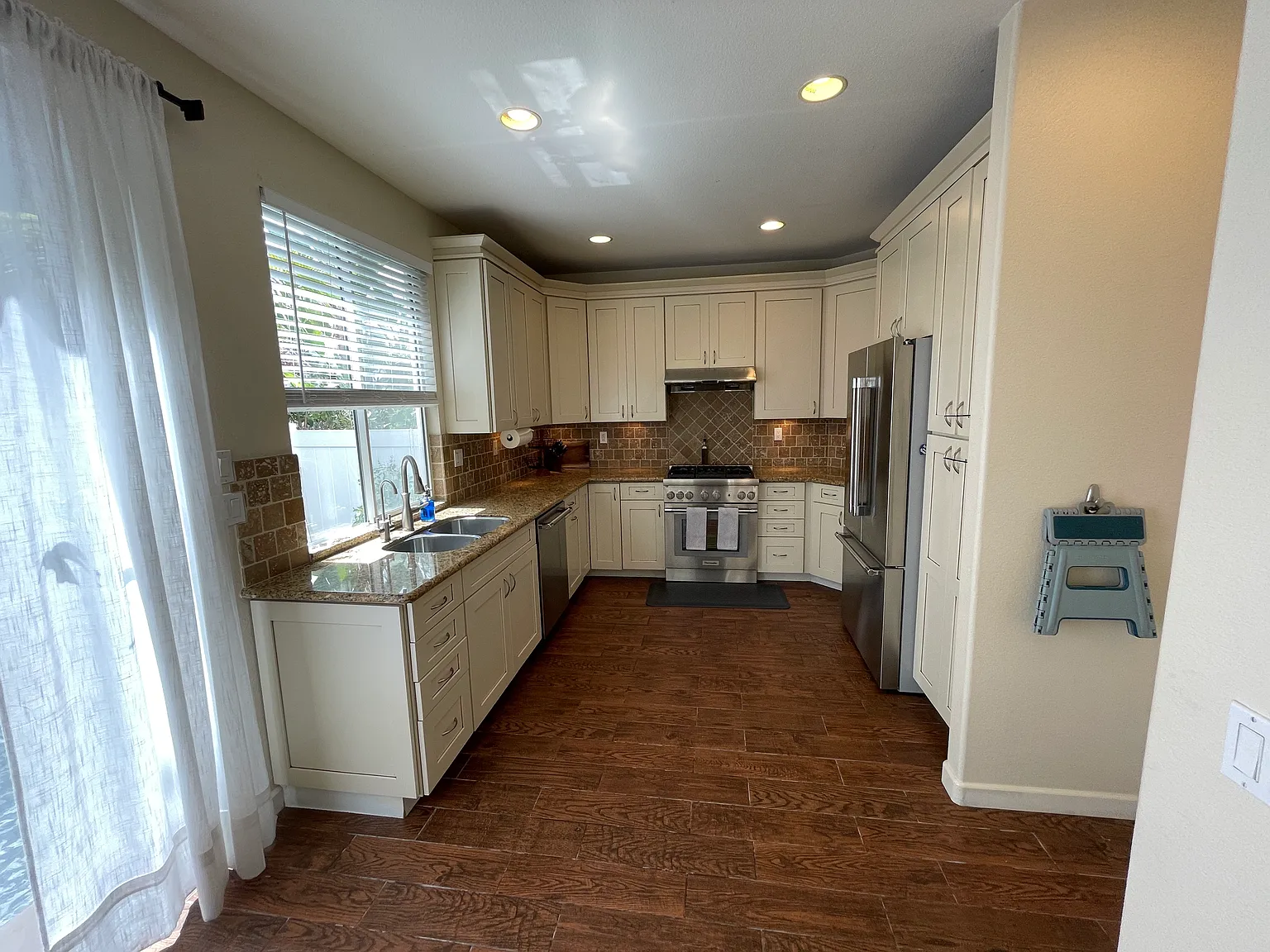 3 bed, 1543 sqft, $7,900 — Photo 4