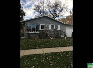 220 11th St SW, Le Mars, IA 51031