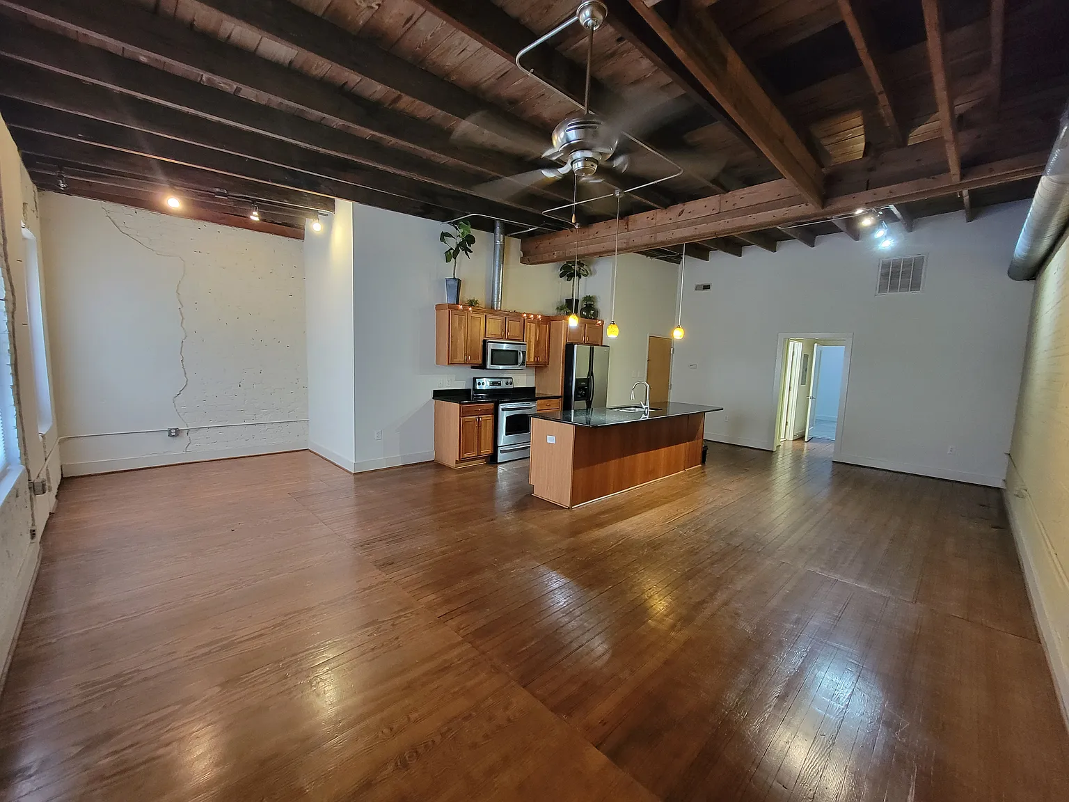 1 bed, 1200 sqft, $1,295 — Photo 2