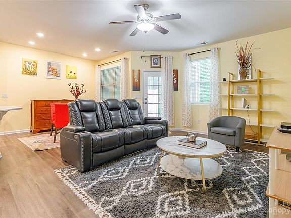 3rd image of 9428 Avery Lilac Ln