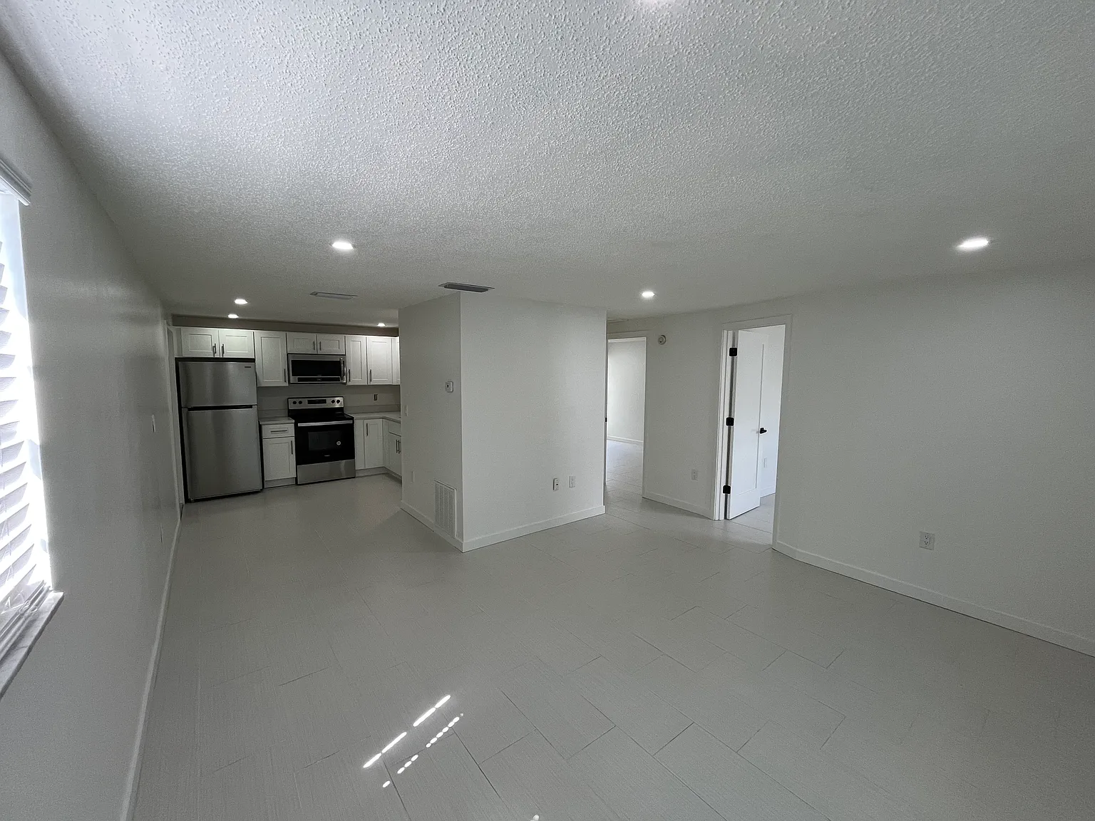 2 bed, 700 sqft, $1,650 — Photo 2