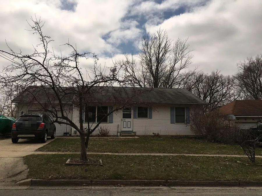 104 W High St photo 1