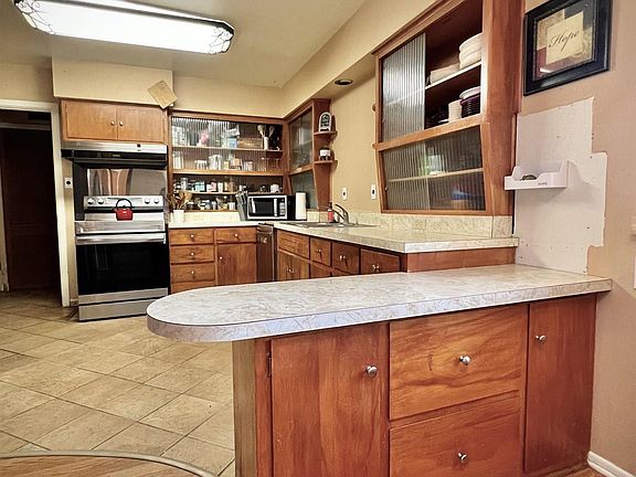 2nd image of 907 N Pecan Dr