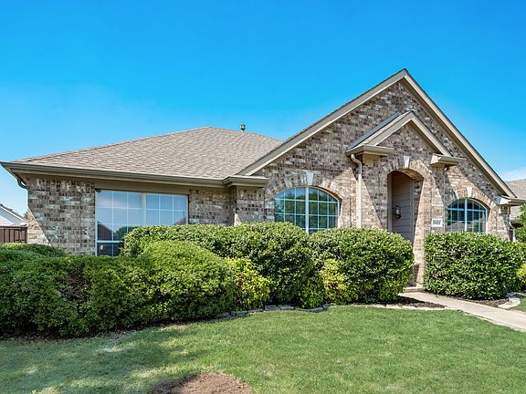 2nd image of 1523 Sleepy Hollow Dr