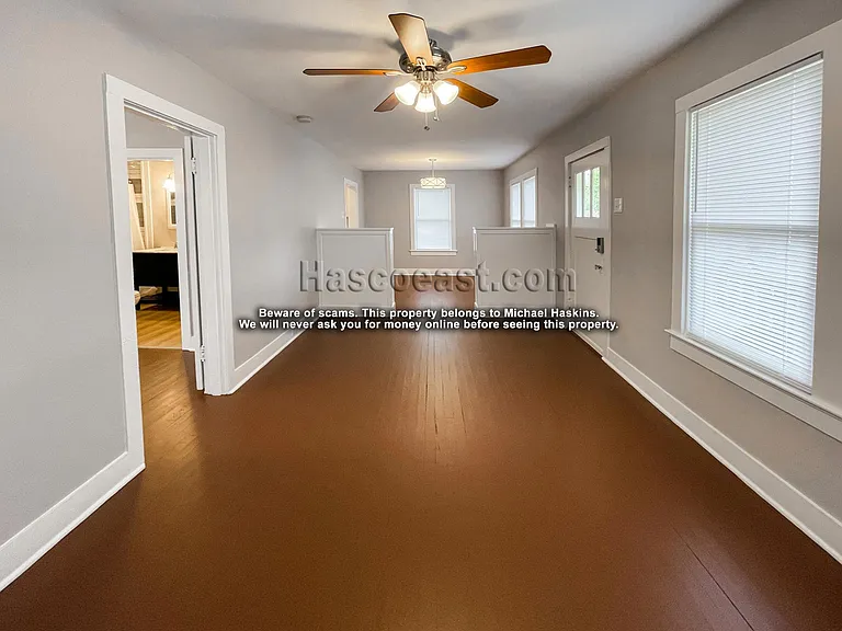 1/2 E Lamar St — Photo 3