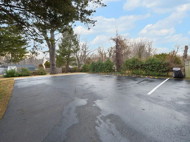 107 E Kings Hwy — Photo 4