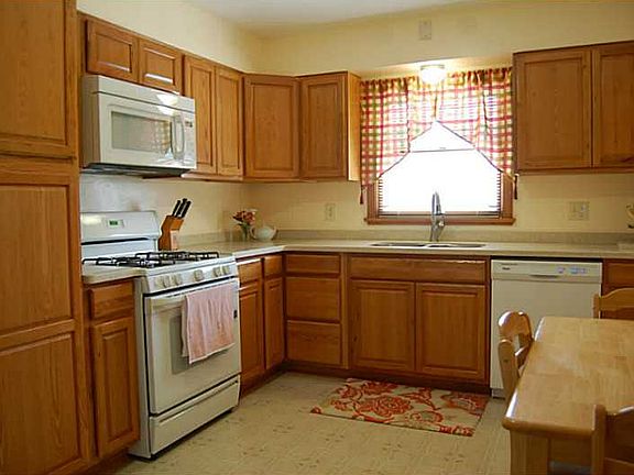 2nd image of 961 W 32nd St