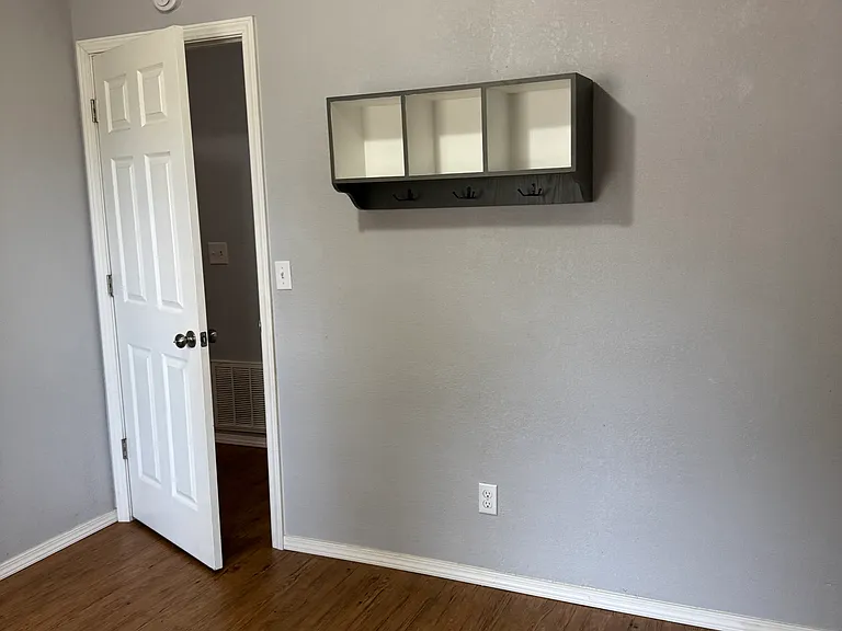 1230 S Sherman Ave — Photo 13