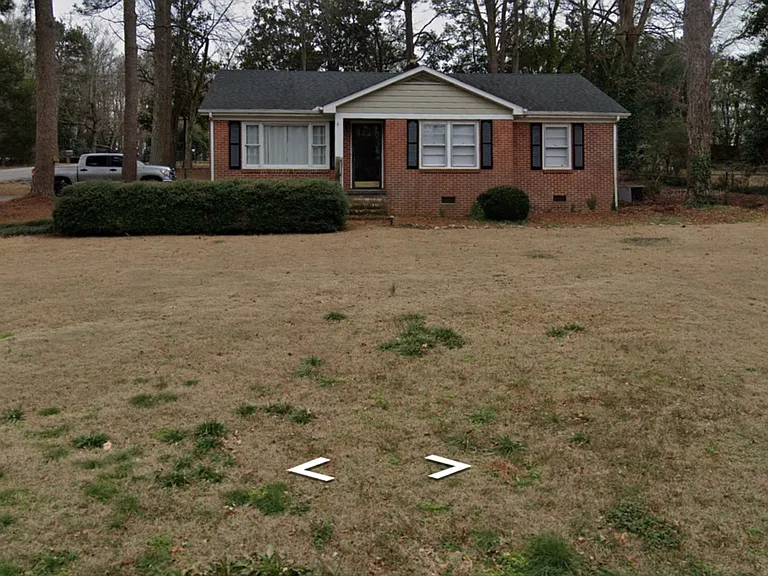 206 Skyview Dr — Photo 1