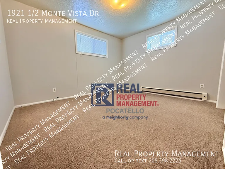 1921 1/2 Monte Vista Dr — Photo 11