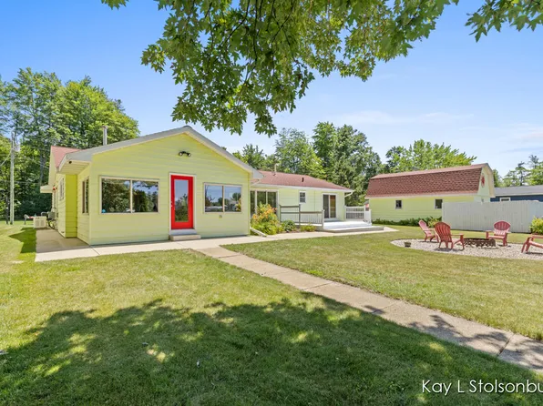 1426 Lynn Dr, Middleville, MI 49333