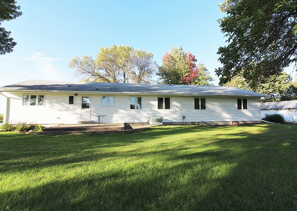 735 Main St, Farnhamville, IA 50538 Zillow