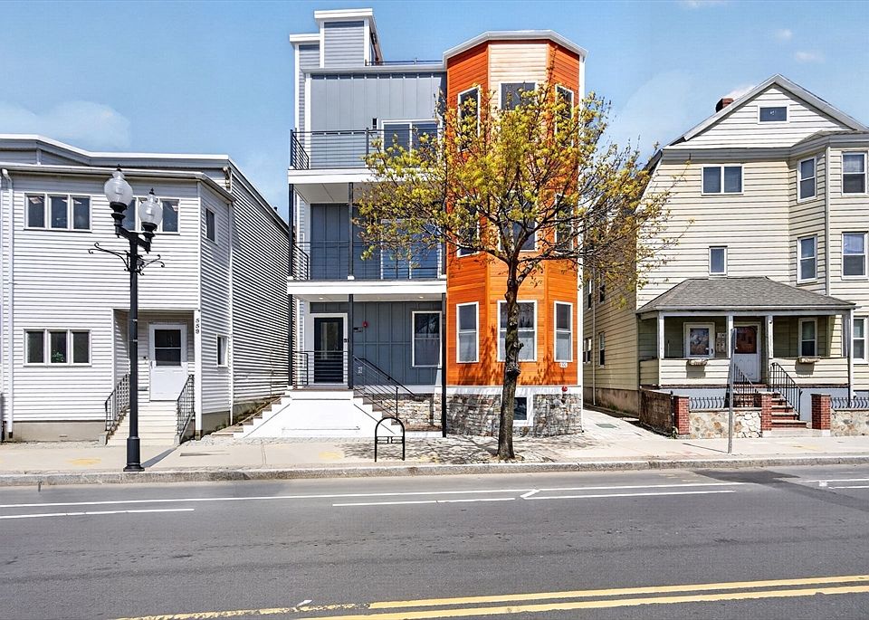 1st image of 555 Somerville Ave #2