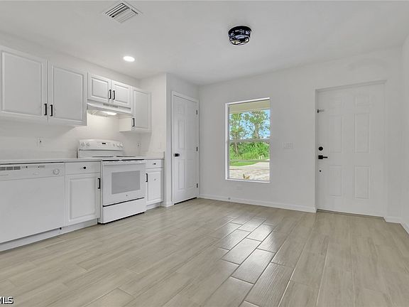 5th image of 4733/4735 30th St SW