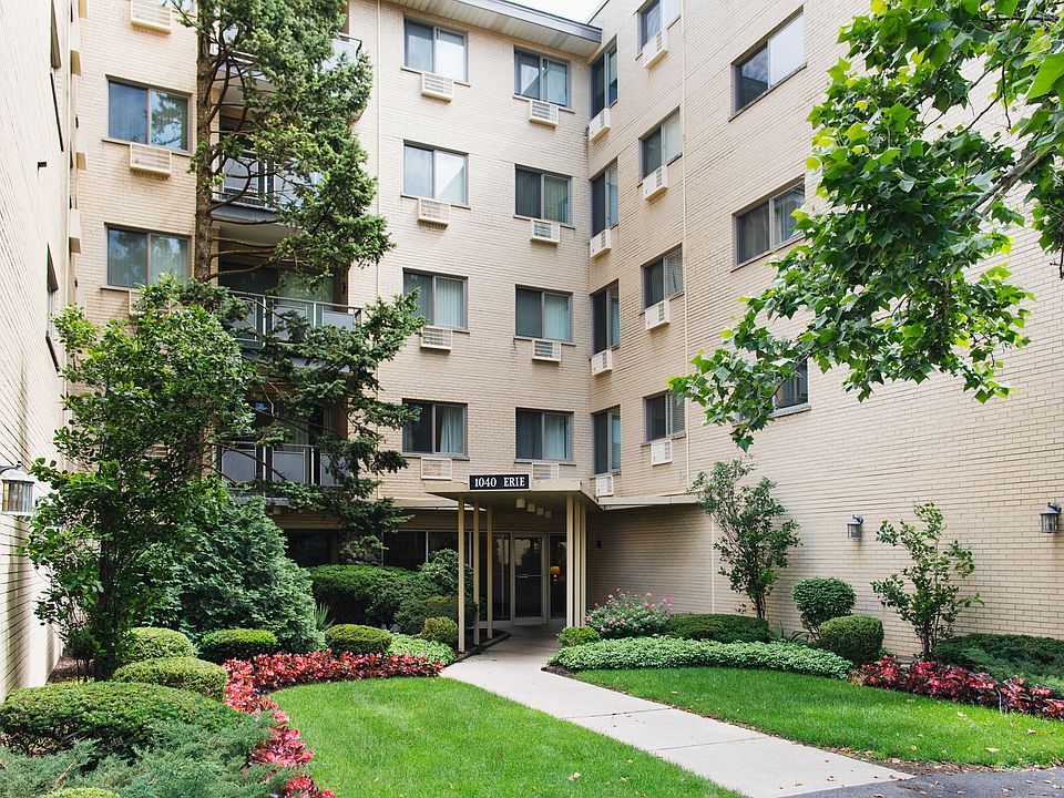 1st image of 1040 Erie St APT 310