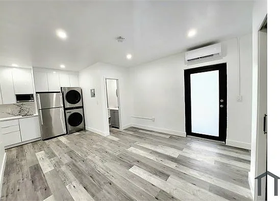 Studio, 500 sqft, $1,690 — Photo 2