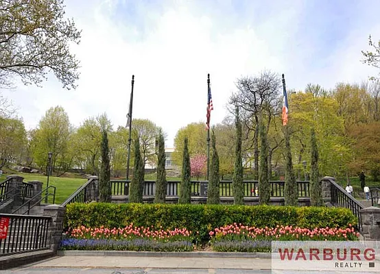 Sold by Warburg | media 13