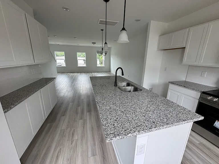 147 Rosebush Ln — Photo 4