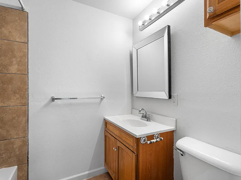 1203 E Cherry St — Photo 16