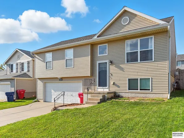 15326 Willit St, Bennington, NE 68007