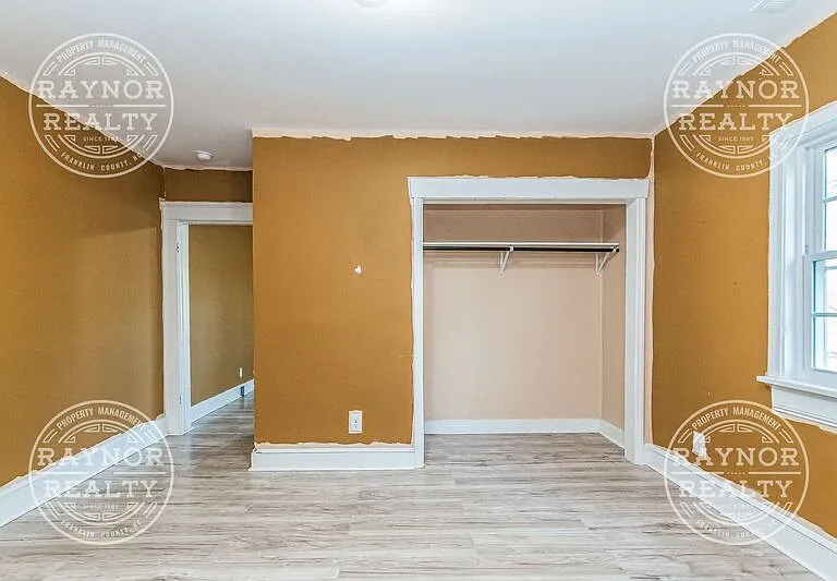 641-643 Kenwood Ave — Photo 6
