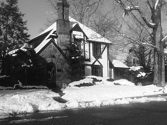 2nd image of 7 Lawrence Pl
