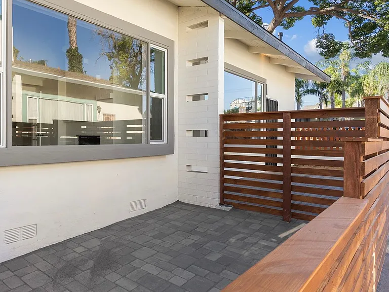 2055 Thomas Ave — Photo 12