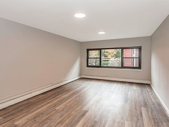 2nd image of 91 Tulip Ave #Rb1