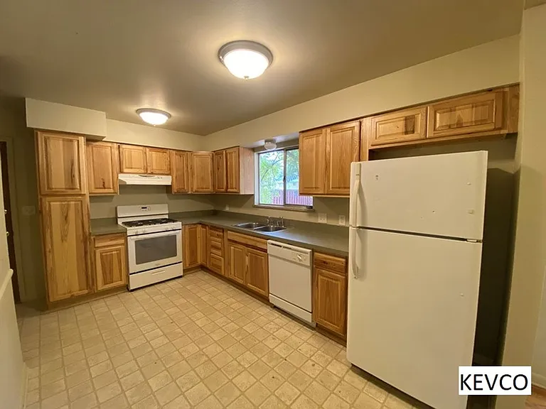 1313 Fairview Dr — Photo 4