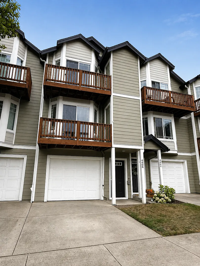 3 Story ~ 3 Bed/3 Bath Townhome in Parkview Village! — Photo 1