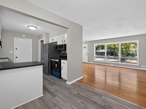 5th image of 2833 Farrington St